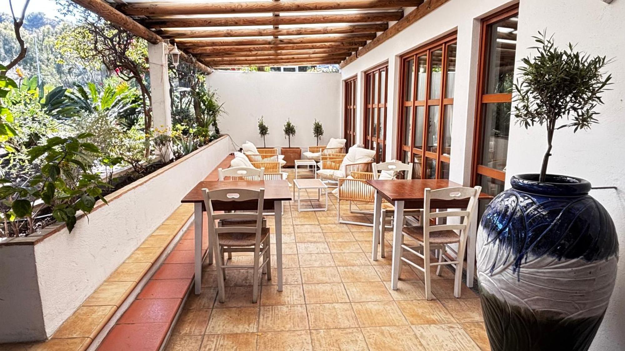 Hotel La Bastide Le Lavandou Exterior photo